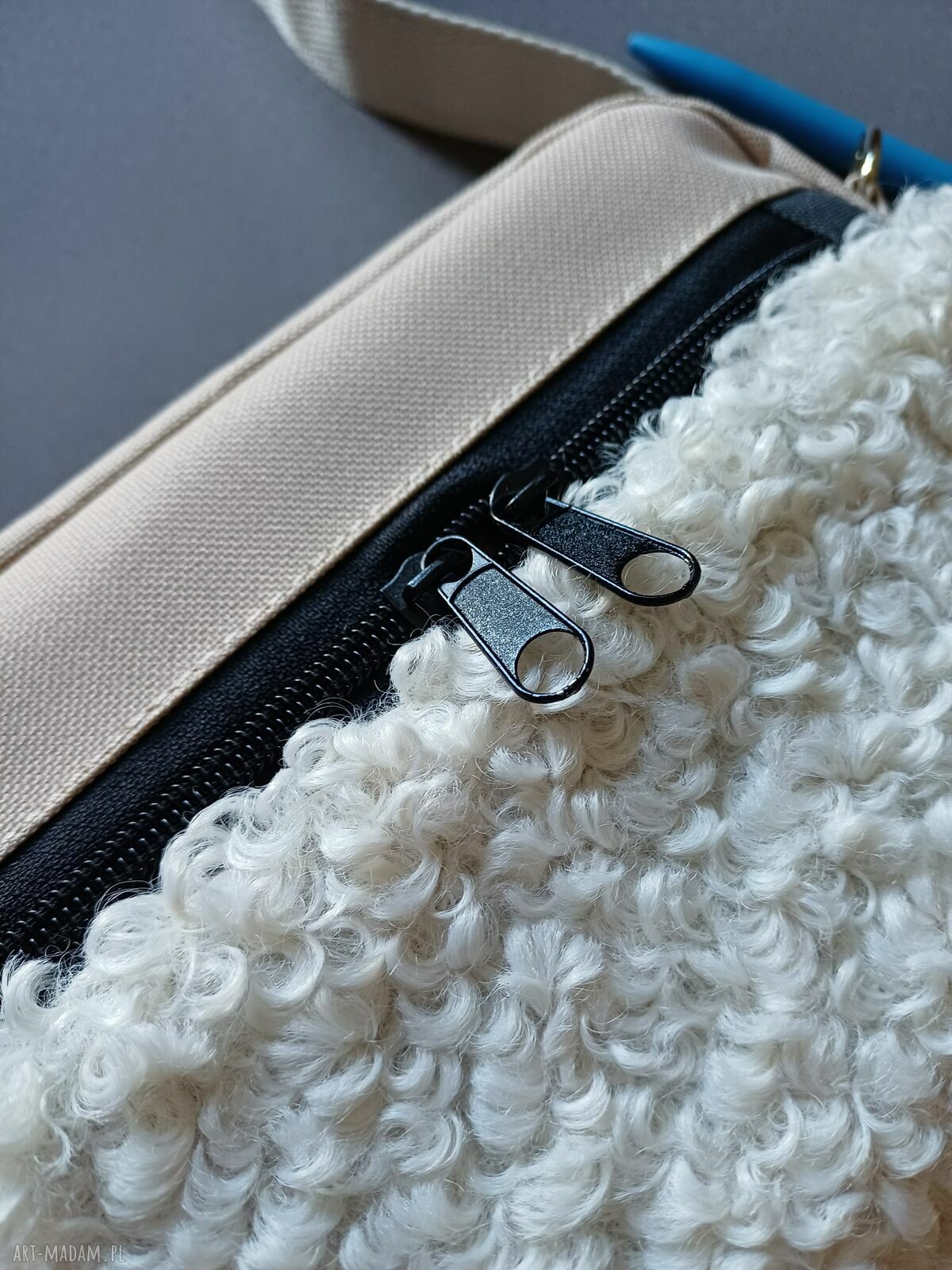 Torebka listonoszka z miękkiego misia na jesień i zimę