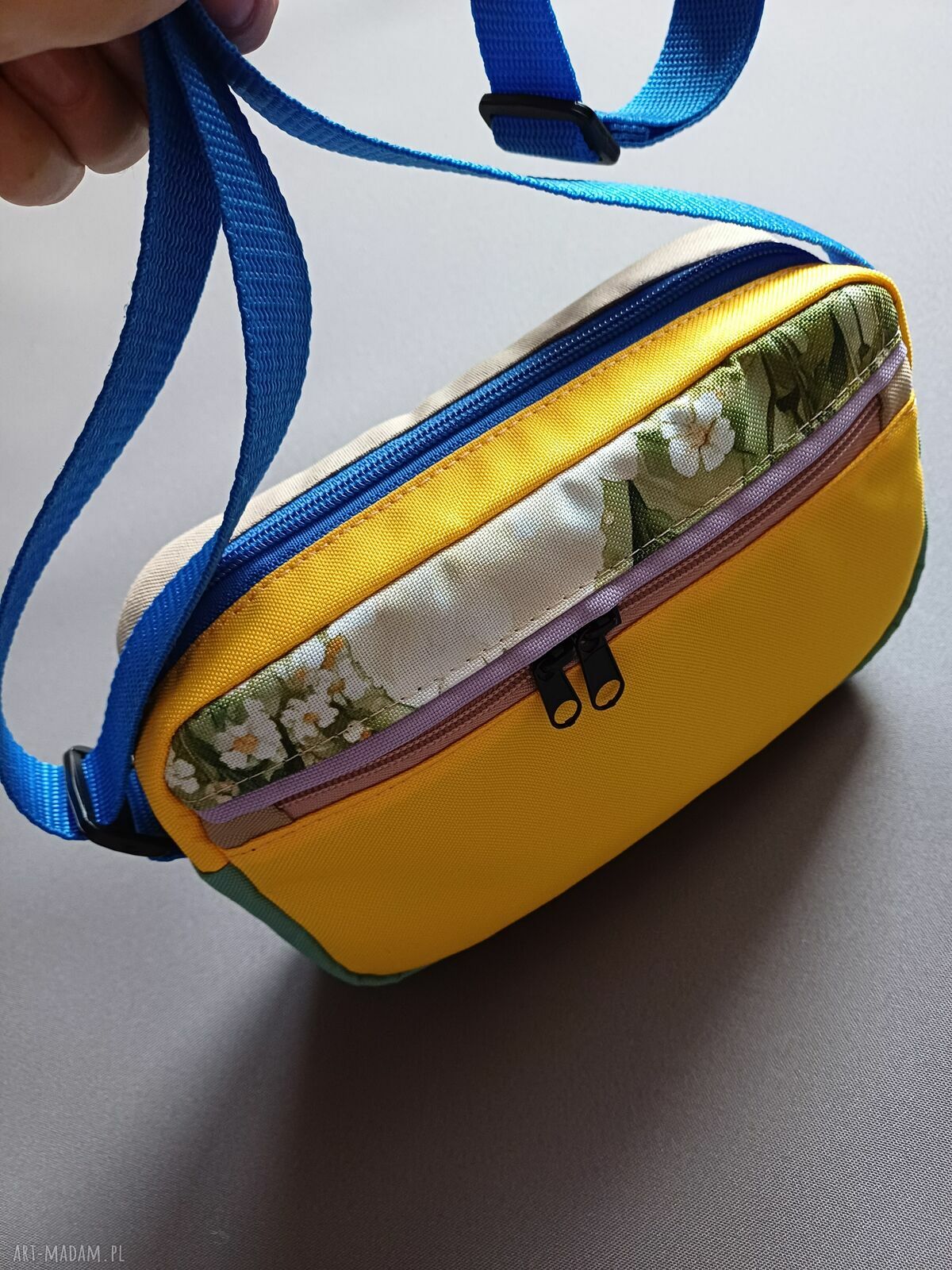 Kolorowa torebka na telefon na ramię
