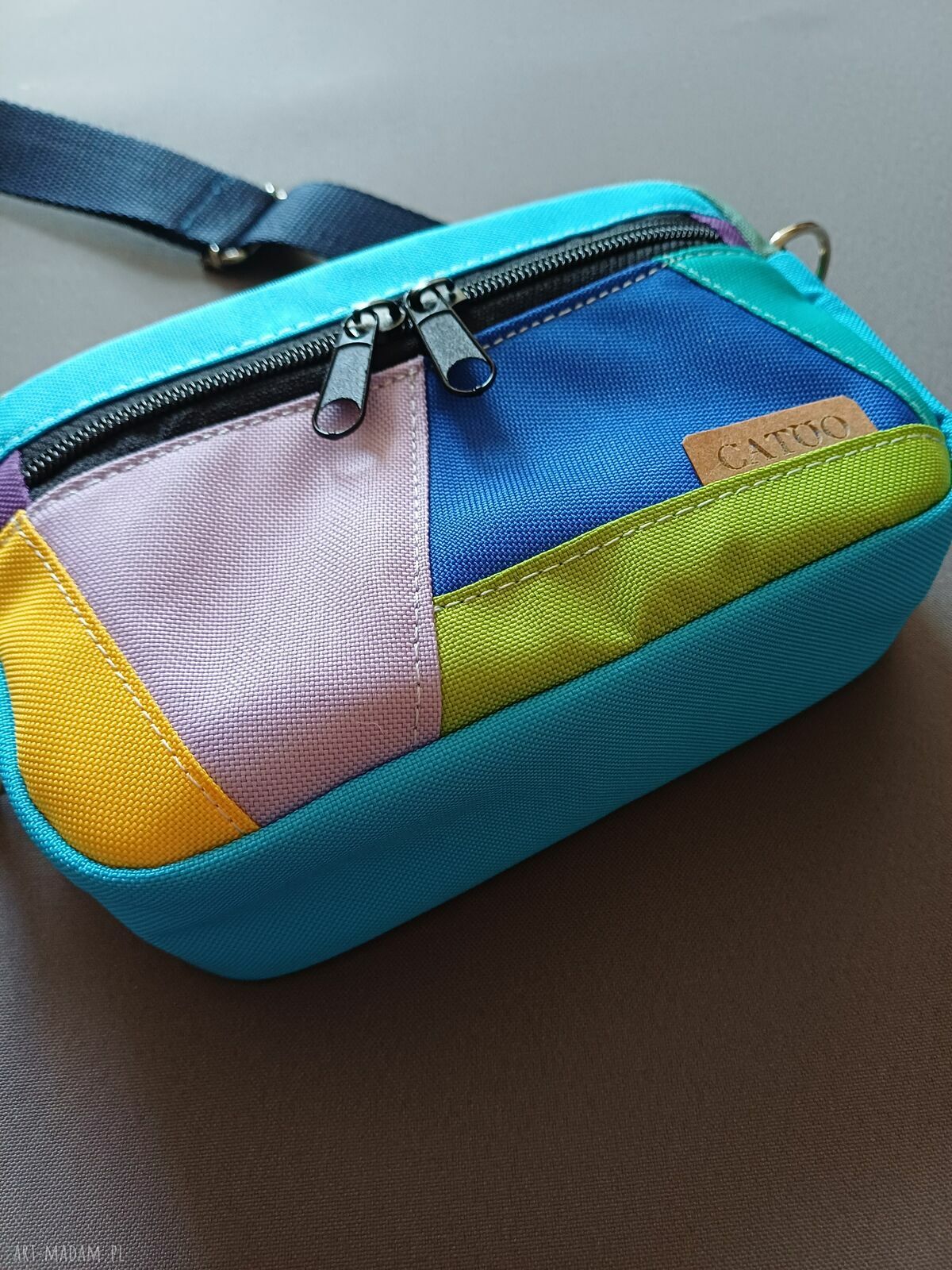 Kolorowa mini torebka Play with colors II - saszetka na ramię dla każdej stylizacji