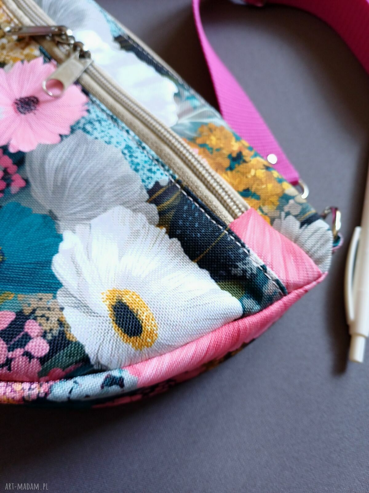 Torebka w kwiaty na ramię - pojemna i wodoodporna listonoszka handmade