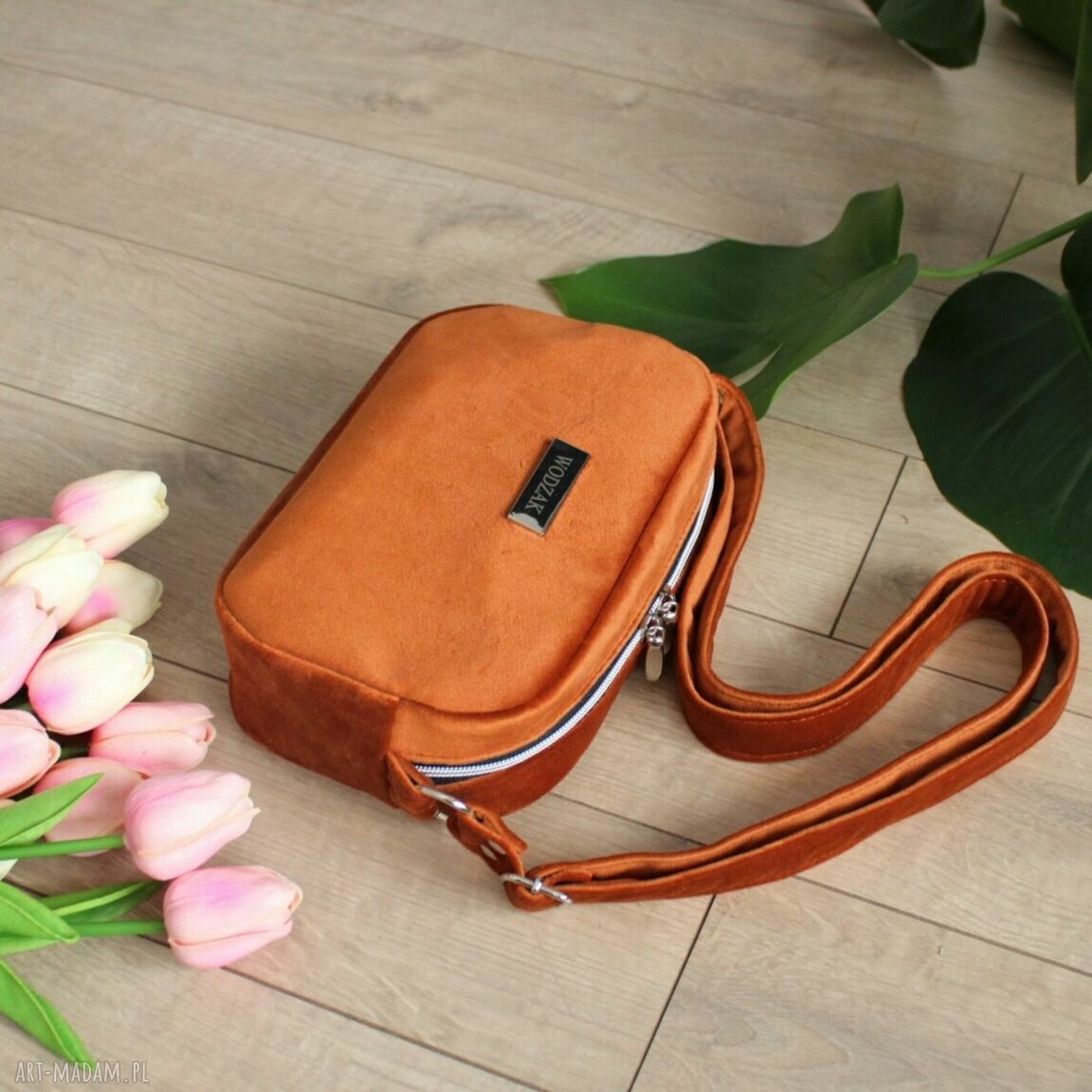 na ramię: Torebka listonoszka mini z cynamonowego weluru Ręcznie zrobione