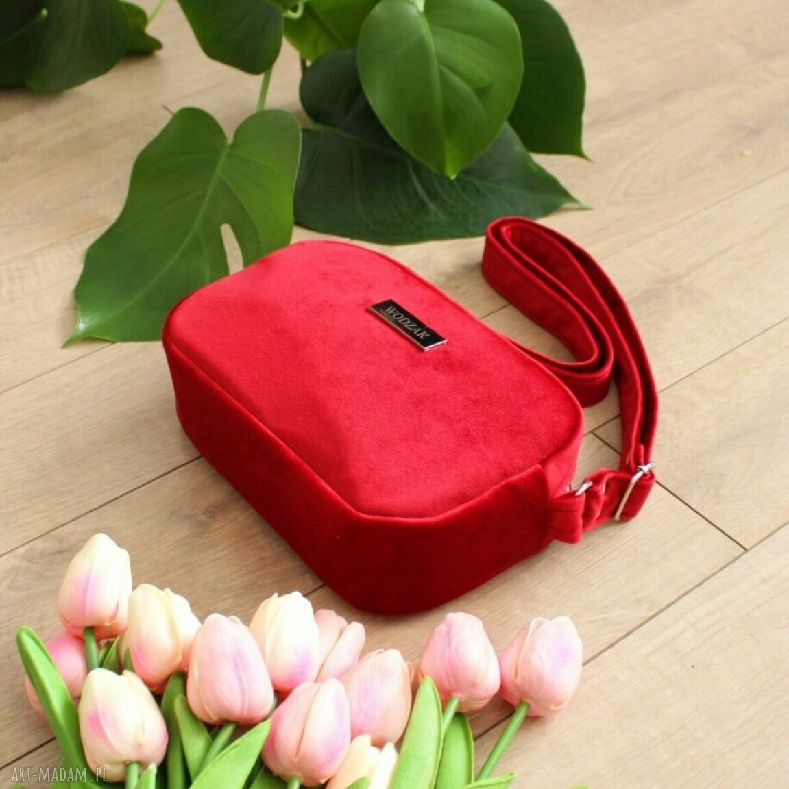 na ramię: Torebka listonoszka mini z czerwonego weluru Ręcznie zrobione