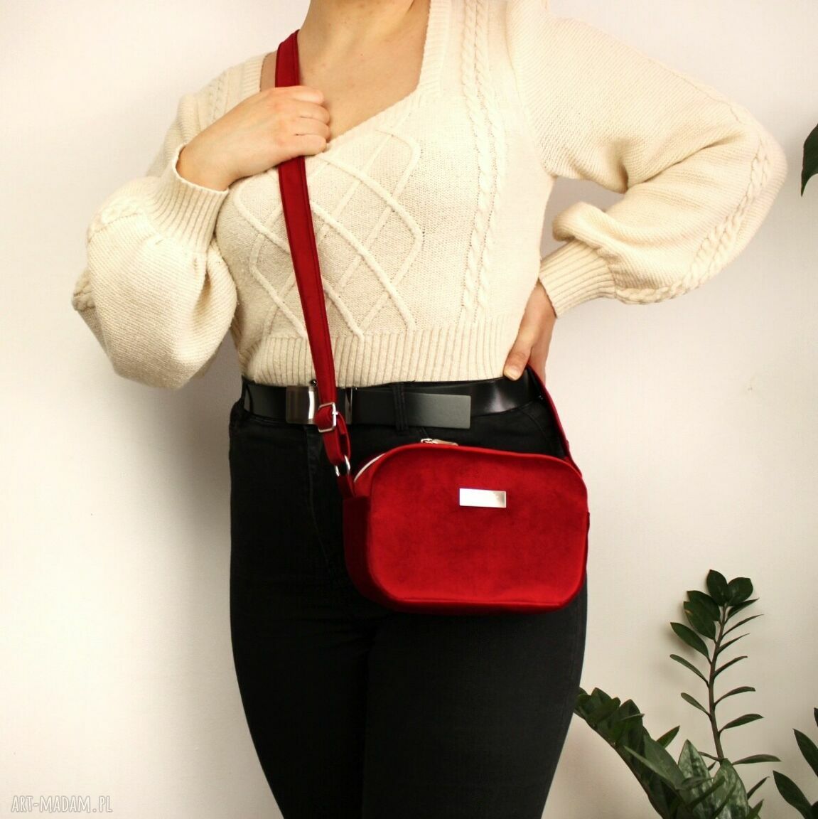 na ramię: Torebka listonoszka mini z czerwonego weluru Ręcznie zrobione