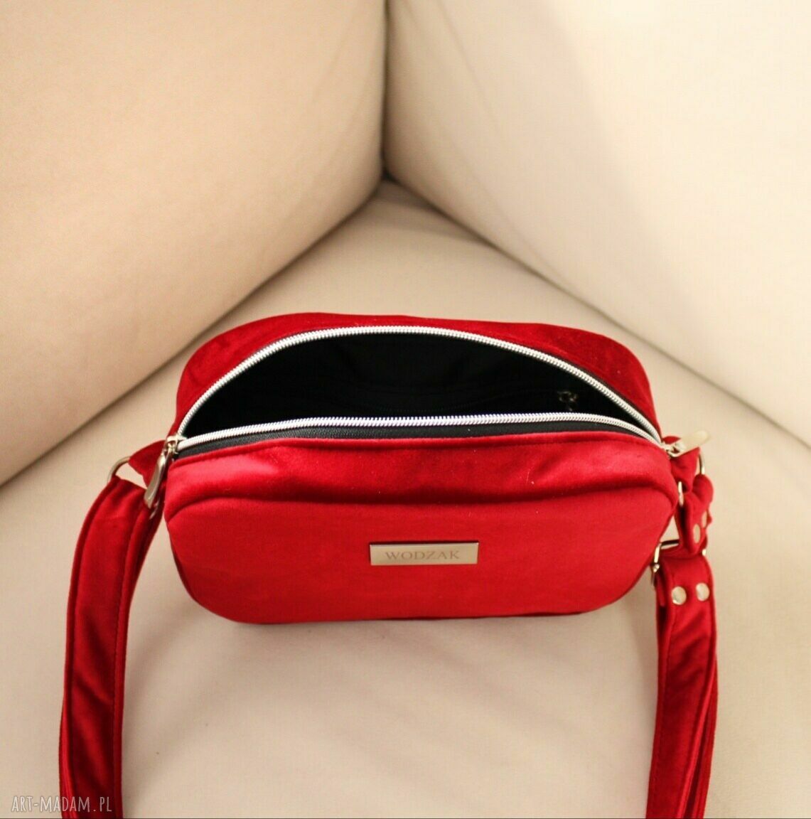 na ramię: Torebka listonoszka mini z czerwonego weluru Ręcznie zrobione