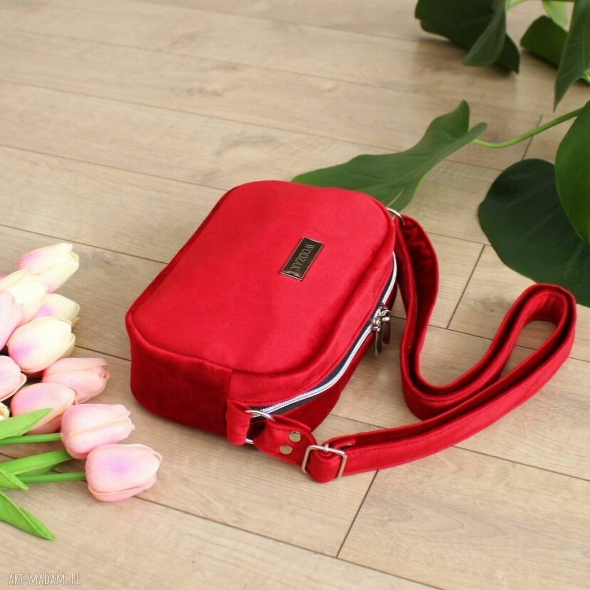 na ramię: Torebka listonoszka mini z czerwonego weluru Ręcznie zrobione