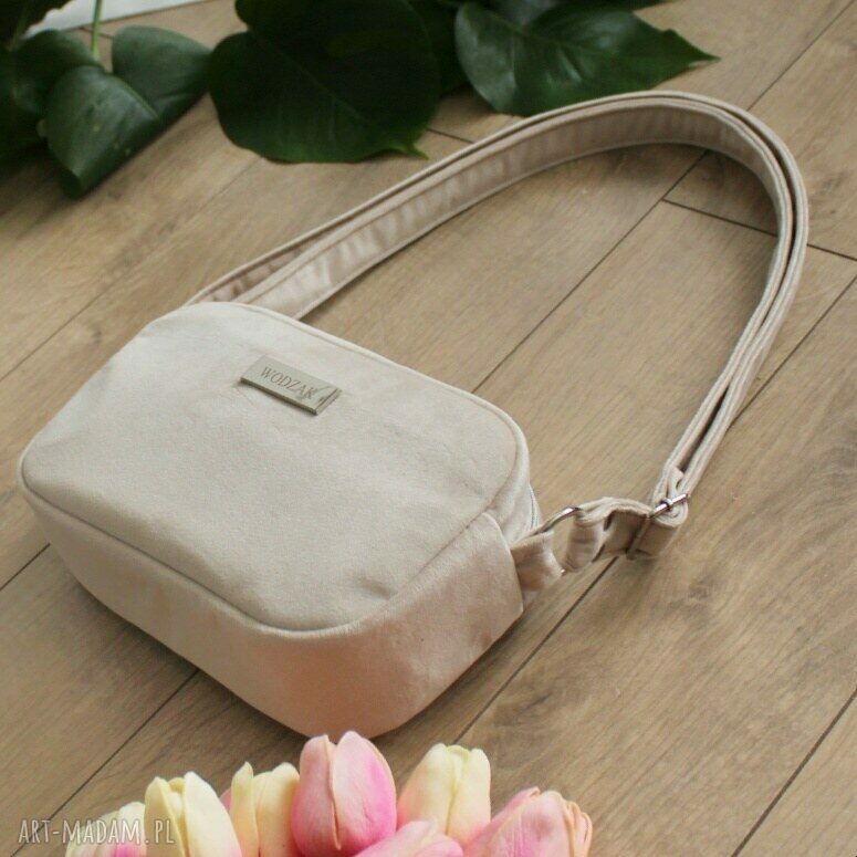 na ramię: Torebka listonoszka mini z kremowego weluru ręcznie wykonane