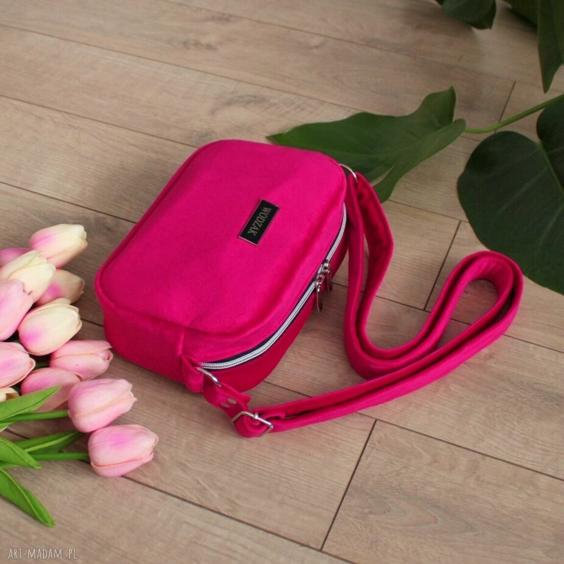 na ramię: Torebka listonoszka mini z malinowego weluru Ręcznie zrobione