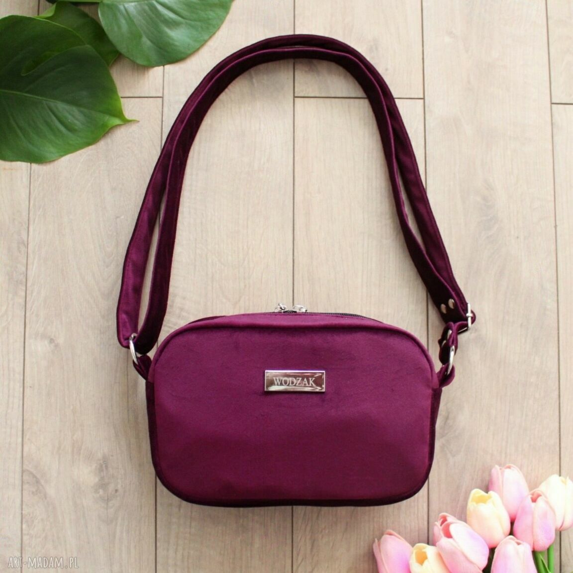 na ramię: Torebka listonoszka mini z purpurowego weluru ręcznie wykonane