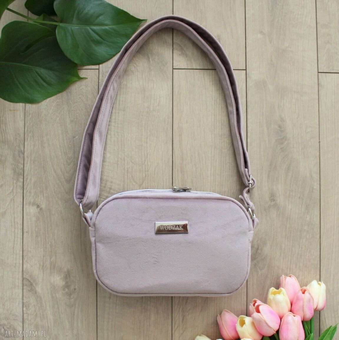 na ramię: Torebka listonoszka mini z różowego weluru ręcznie wykonane