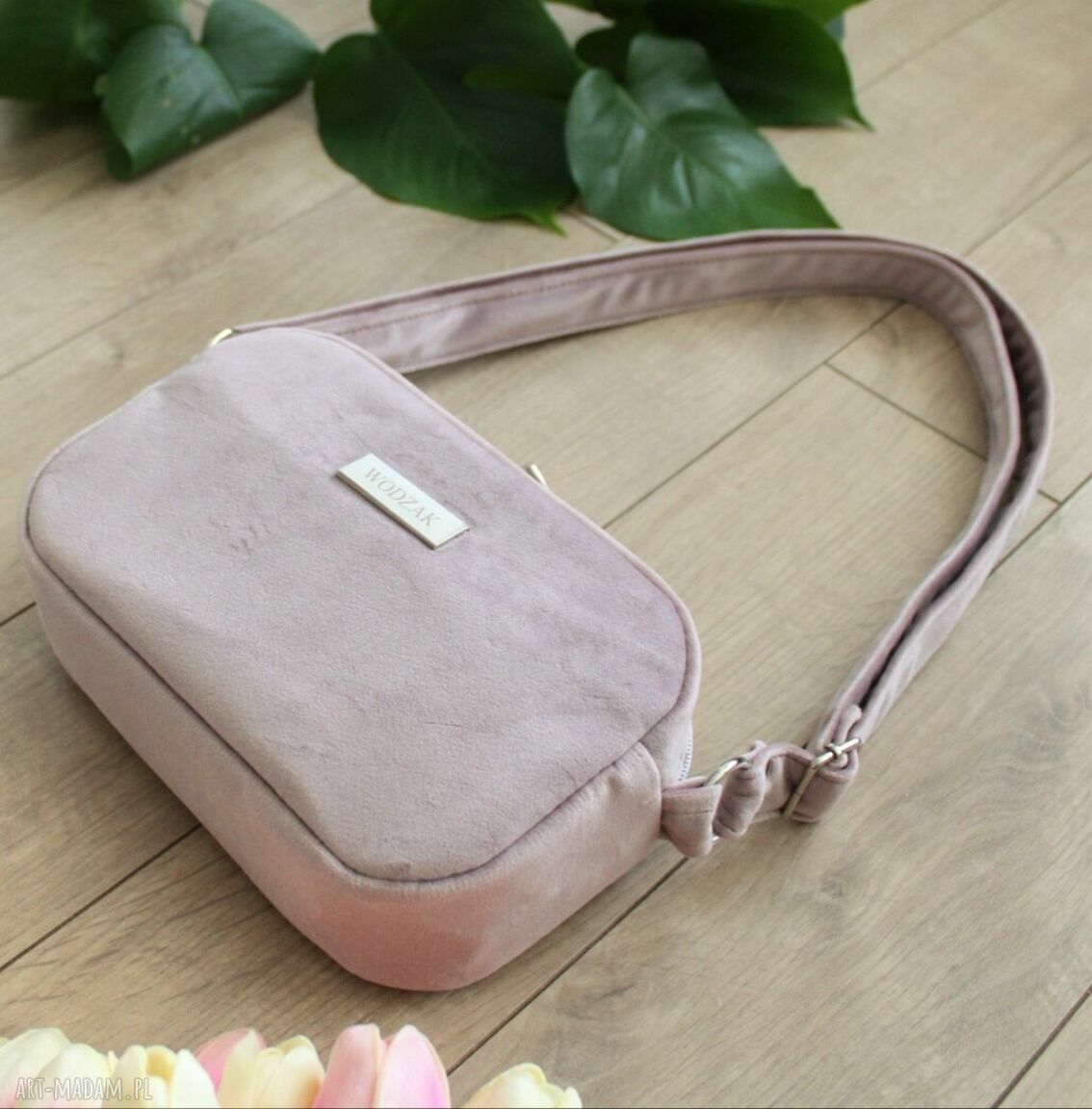 na ramię: Torebka listonoszka mini z różowego weluru ręcznie wykonane
