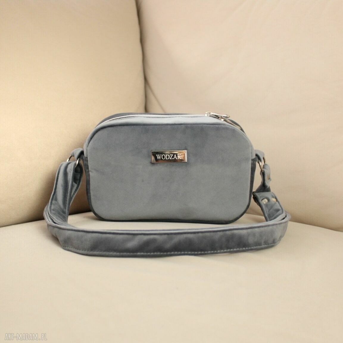 na ramię: Torebka listonoszka mini z szarego weluru Ręcznie zrobione