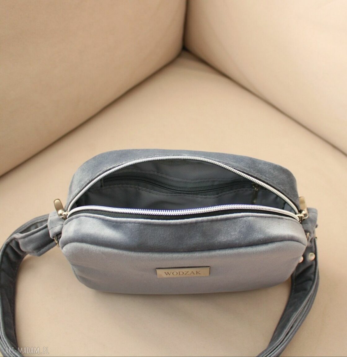 na ramię: Torebka listonoszka mini z szarego weluru Ręcznie zrobione