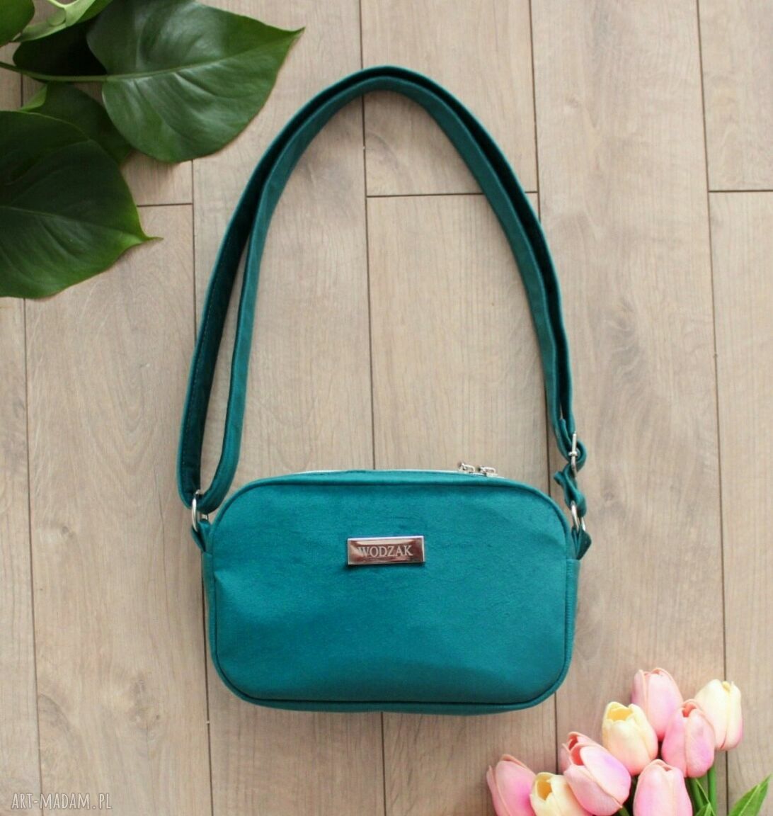 na ramię: Torebka listonoszka mini z turkusowego weluru ręcznie wykonane