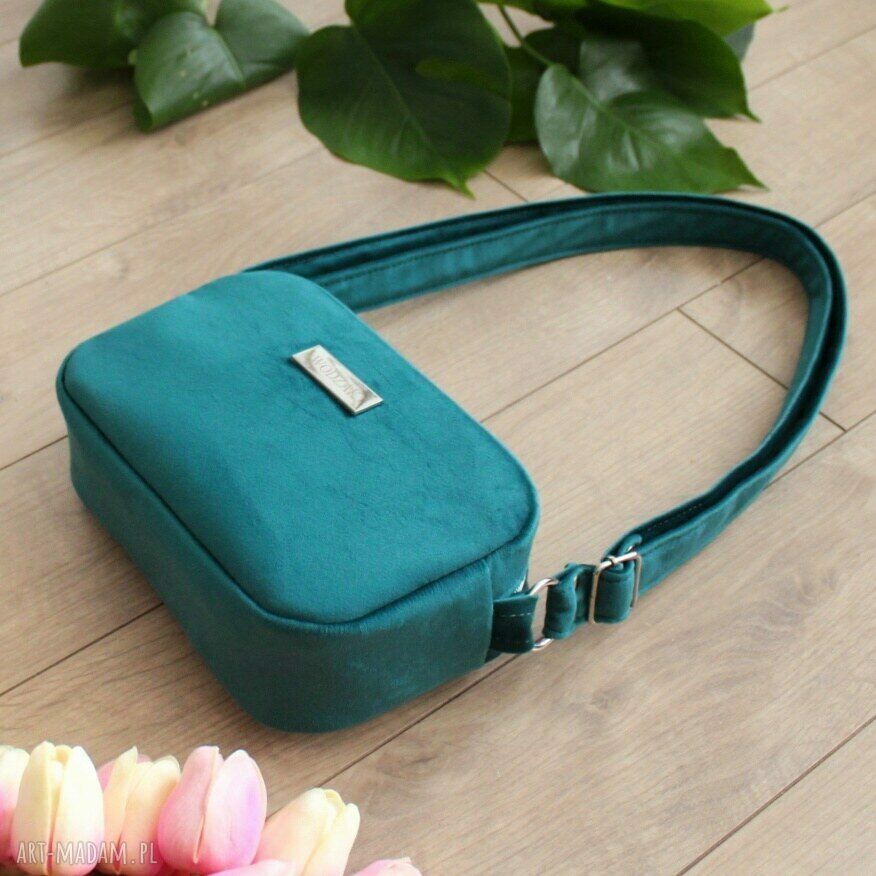 na ramię: Torebka listonoszka mini z turkusowego weluru ręcznie wykonane