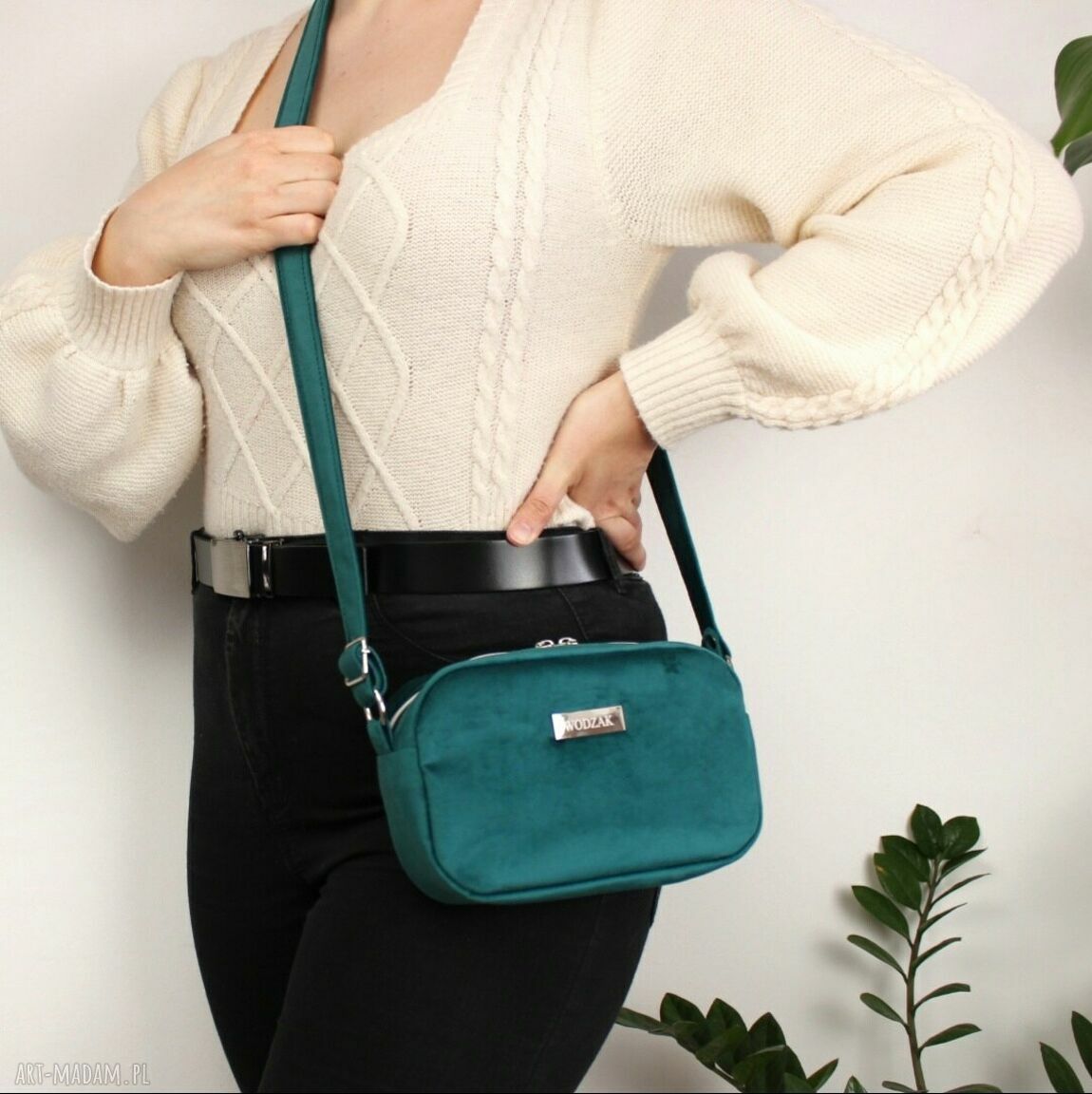 na ramię: Torebka listonoszka mini z turkusowego weluru ręcznie wykonane