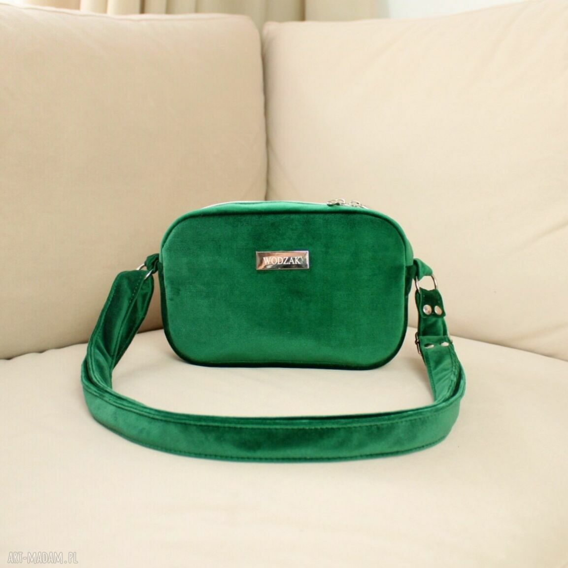 na ramię: Torebka listonoszka mini z zielonego weluru Ręcznie wykonane