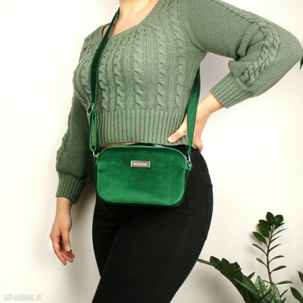 na ramię: Torebka listonoszka mini z zielonego weluru Ręcznie wykonane