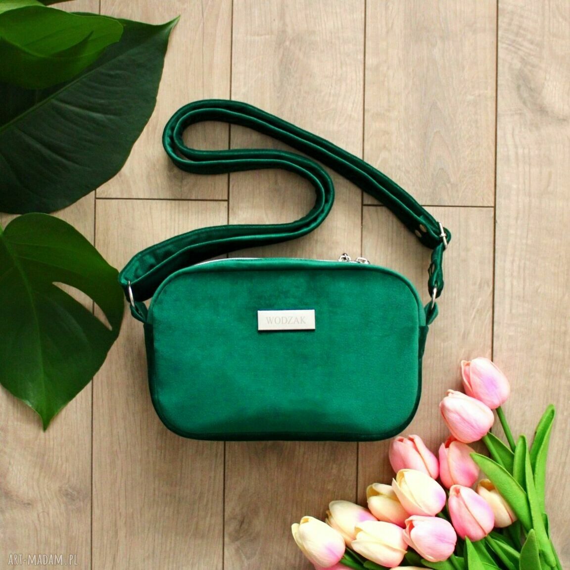 Torebka listonoszka mini zielonego weluru elegancka damska