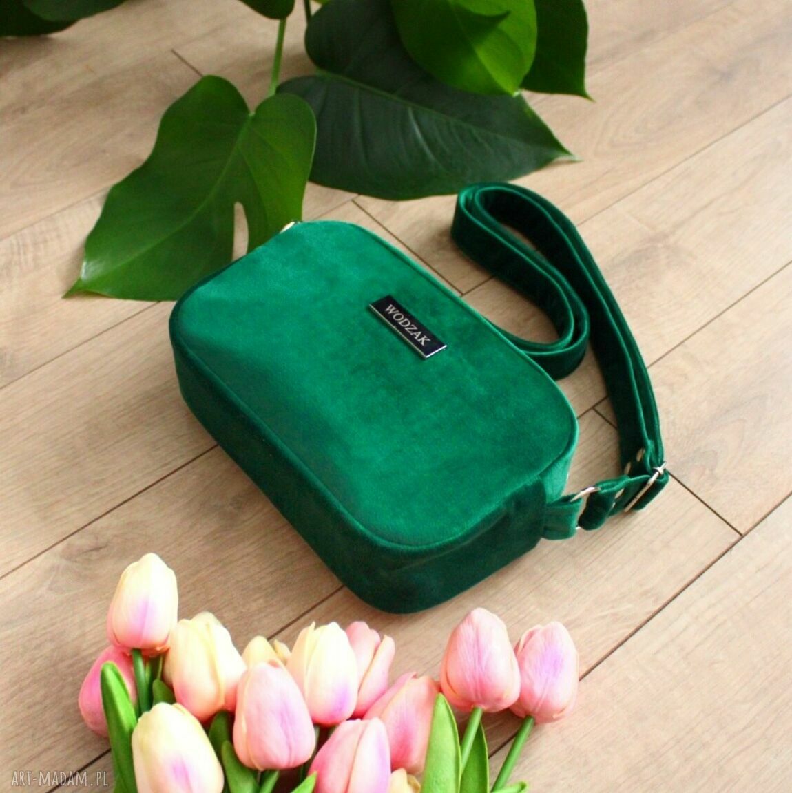 na ramię: Torebka listonoszka mini z zielonego weluru Ręcznie wykonane