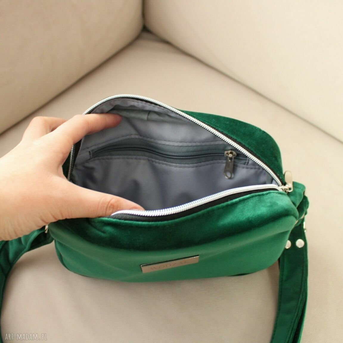 na ramię: Torebka listonoszka mini z zielonego weluru Ręcznie wykonane
