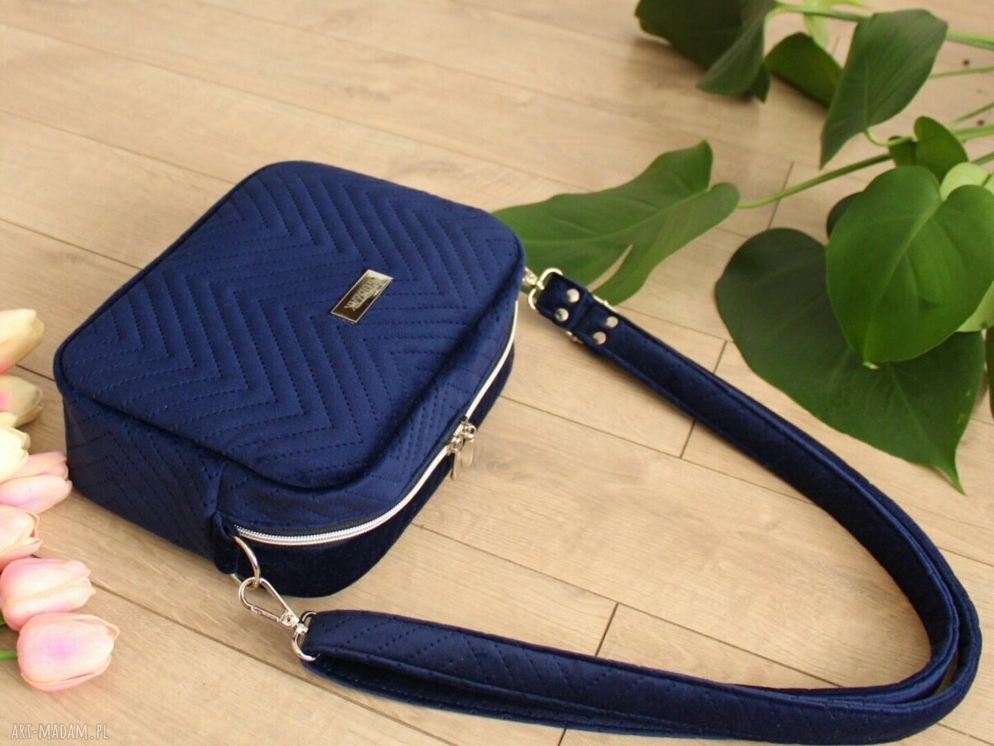 na ramię: Torebka listonoszka z granatowego weluru ręczne wykonanie