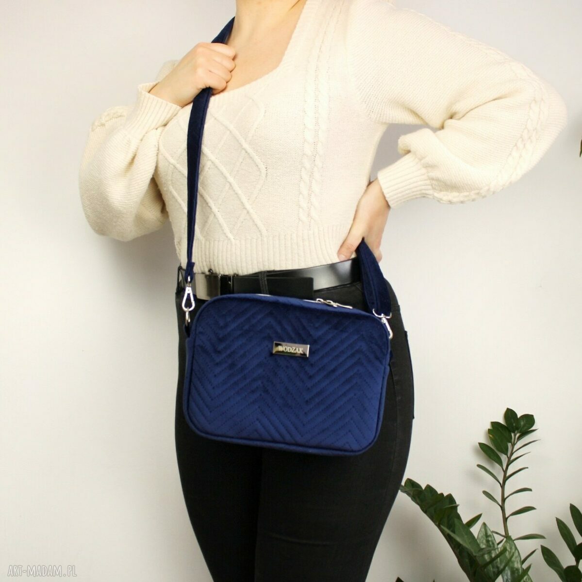 na ramię: Torebka listonoszka z granatowego weluru ręczne wykonanie