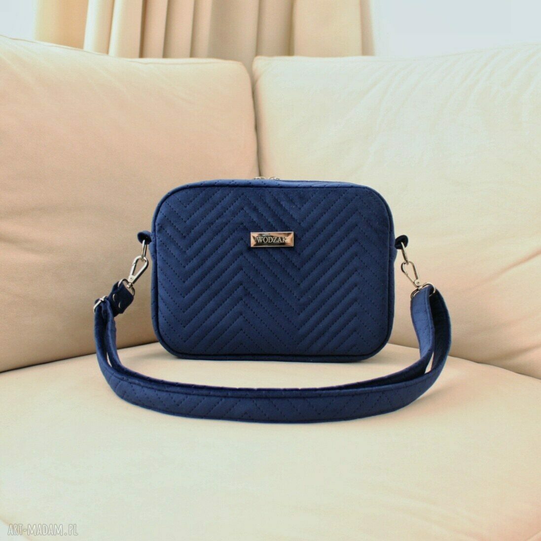 na ramię: Torebka listonoszka z granatowego weluru ręczne wykonanie