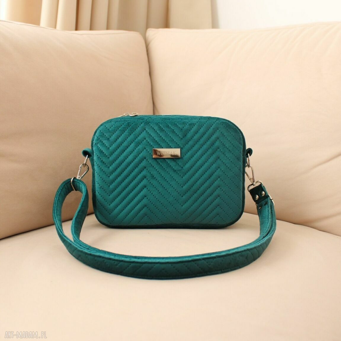 Torebka listonoszka turkusowego weluru elegancka turkusowa damska