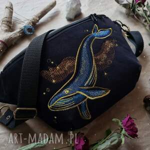 nerka xxl wieloryb - zapętlona nitka torebka na pas, nerka z haftem