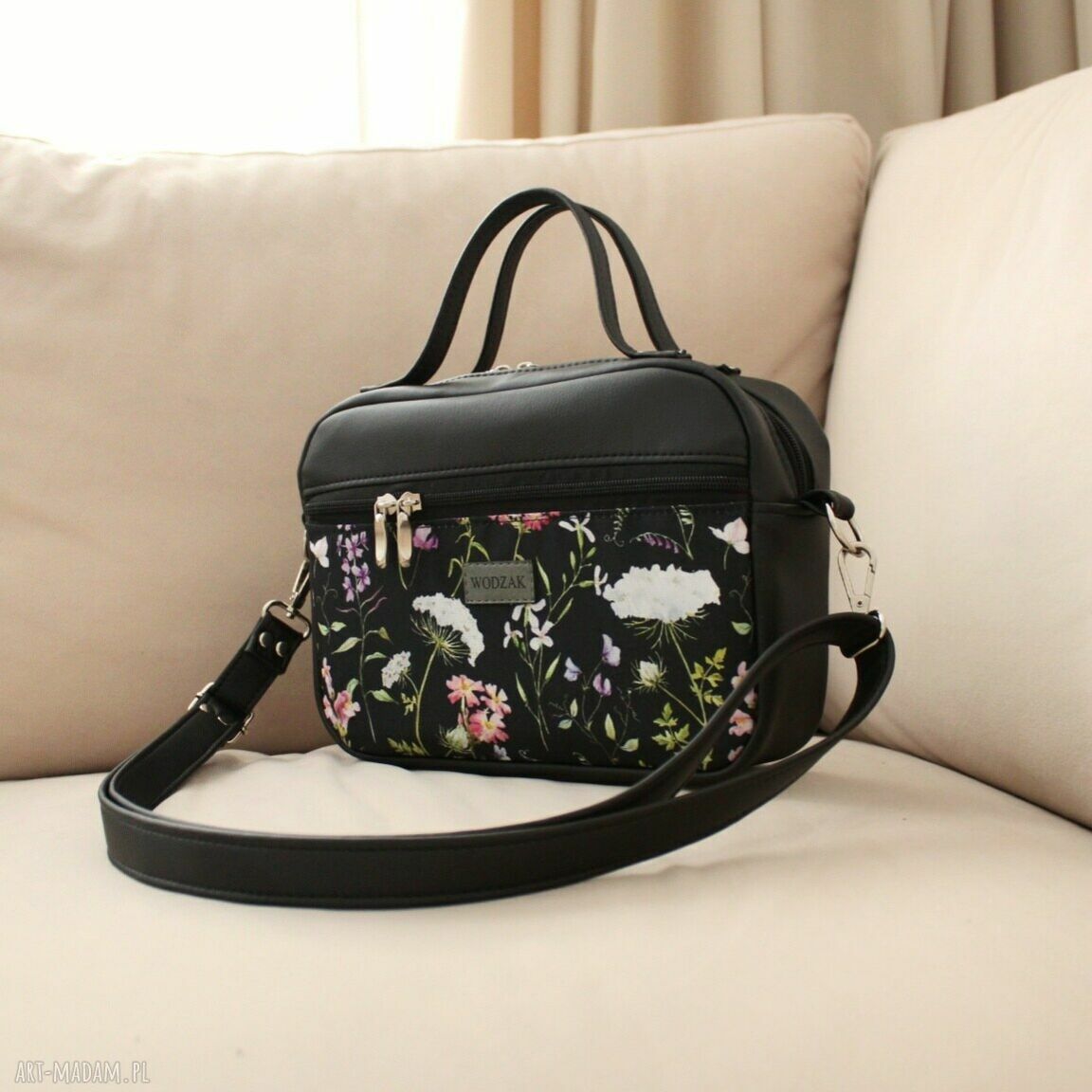 Torebka damska listonoszka czarnej ekoskóry kwiaty ramię box