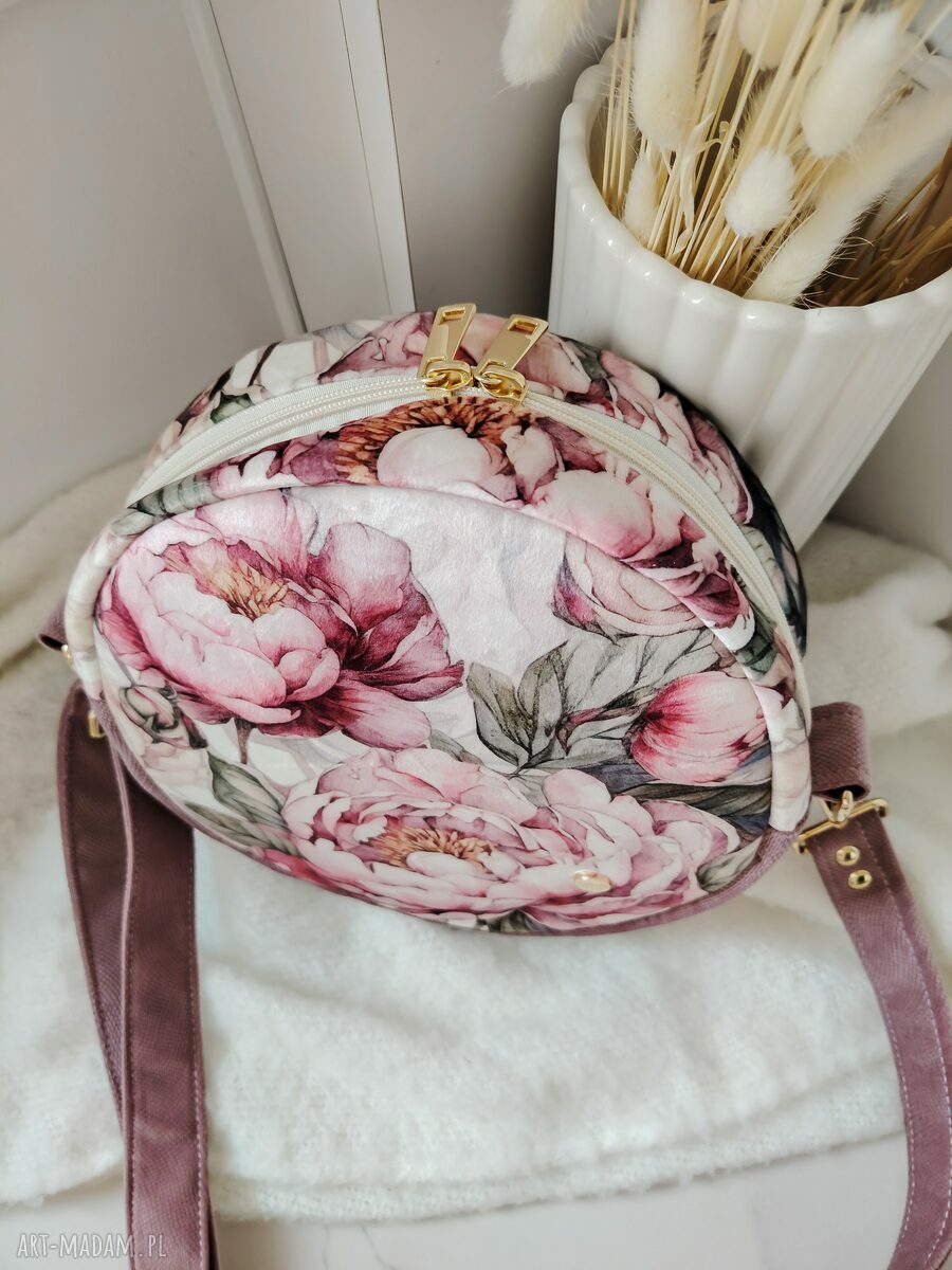 Okrągła torebka z weluru - różowe piwonie (handmade)
