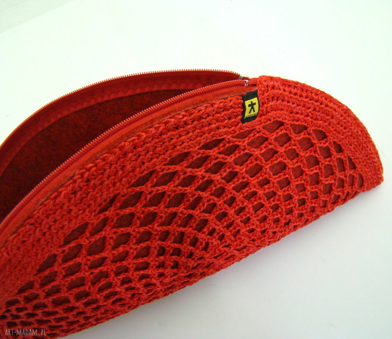 Torebka „Pierożek Truskawkowy” - ażurowa kopertówka handmade na zamek