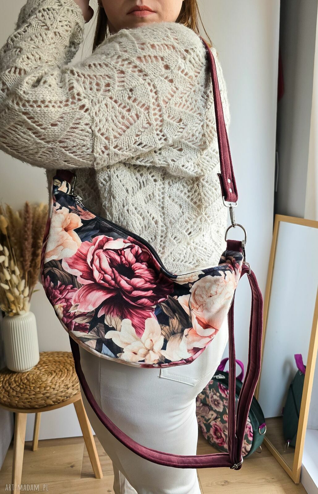 Torebka półokrągła Luna w piwonie - handmade na ramię i przez ramię