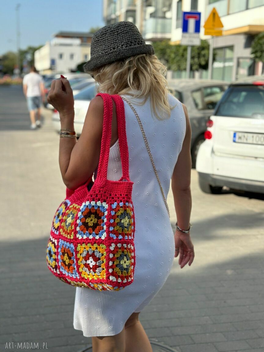 Kolorowa szydełkowa torebka Qatro na ramię - kwadraty babuni Happy Czapy