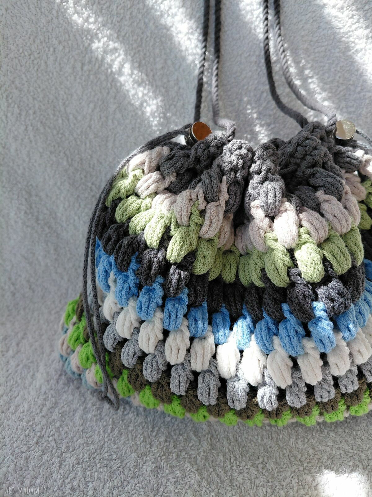 Sakiewka na ramię ze sznurka w kolorowe paski - letnia torebka handmade