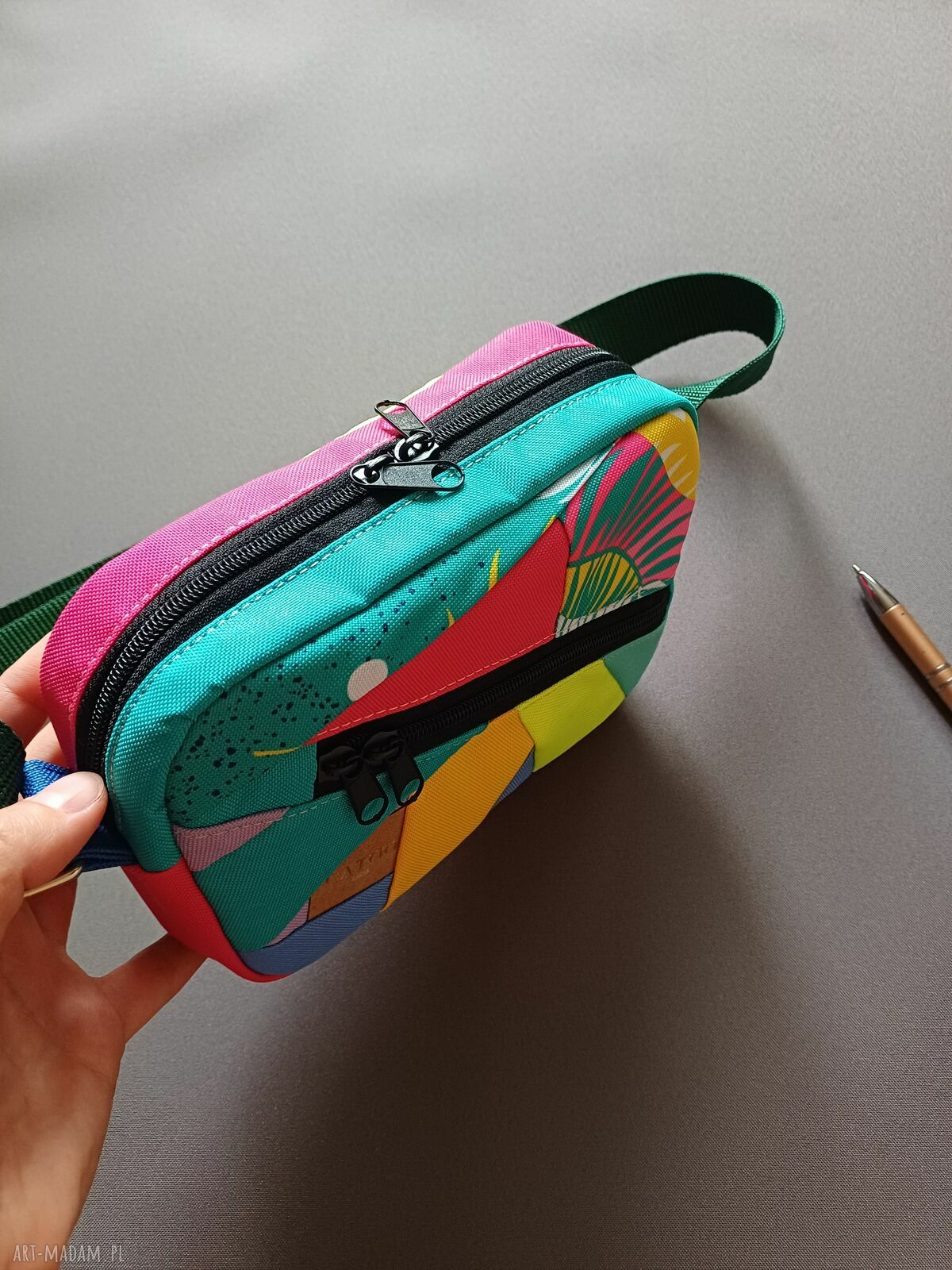Torebka saszetka Play with colors na telefon - wodoodporna i kolorowa na ramię