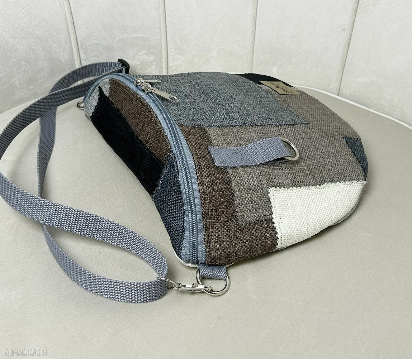 Ręcznie robiona torebka nerka patchwork - zero waste upcycling szaro-beżowa