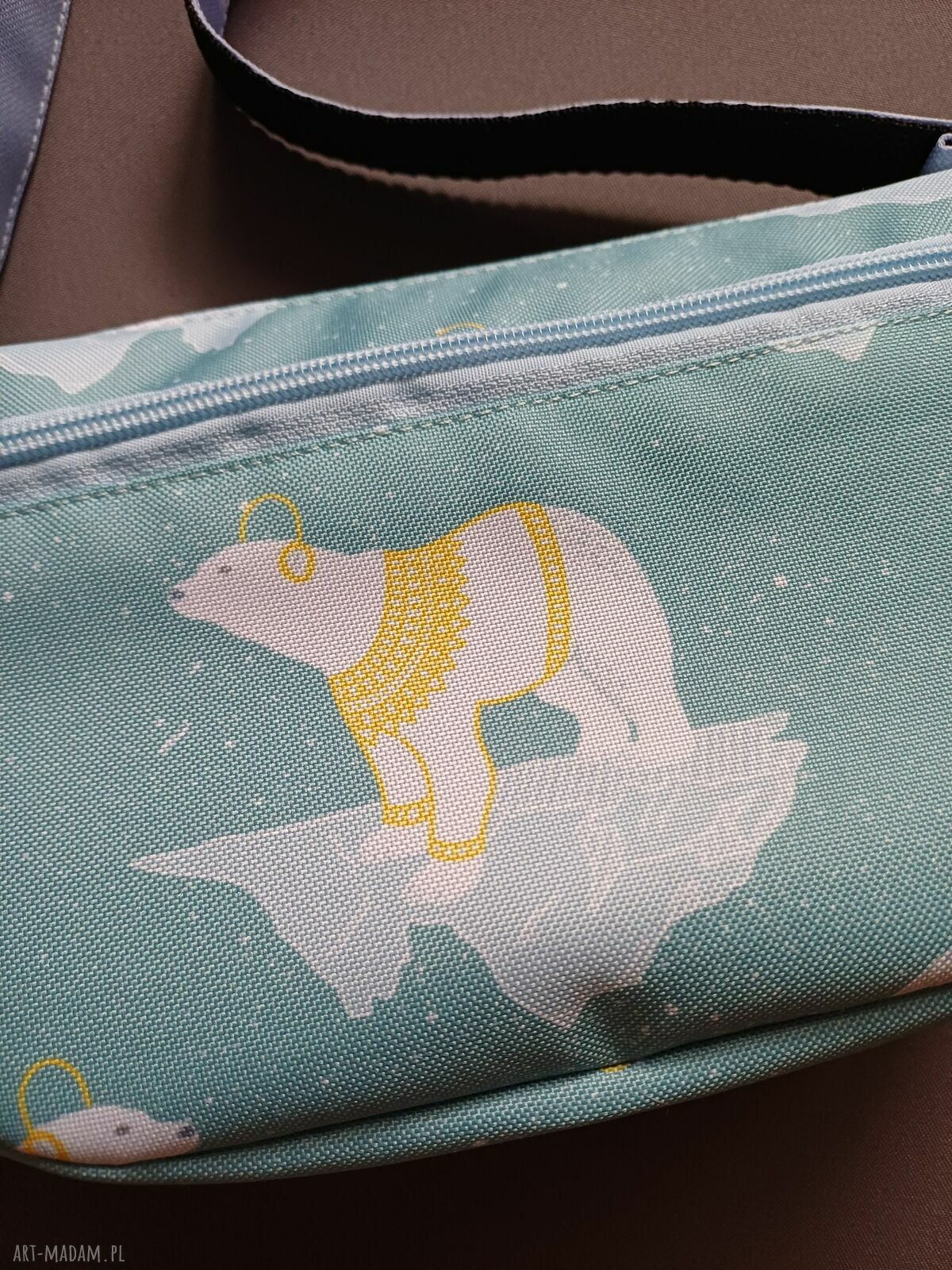 Saszetka nerka z motywem niedźwiedzia polarnego