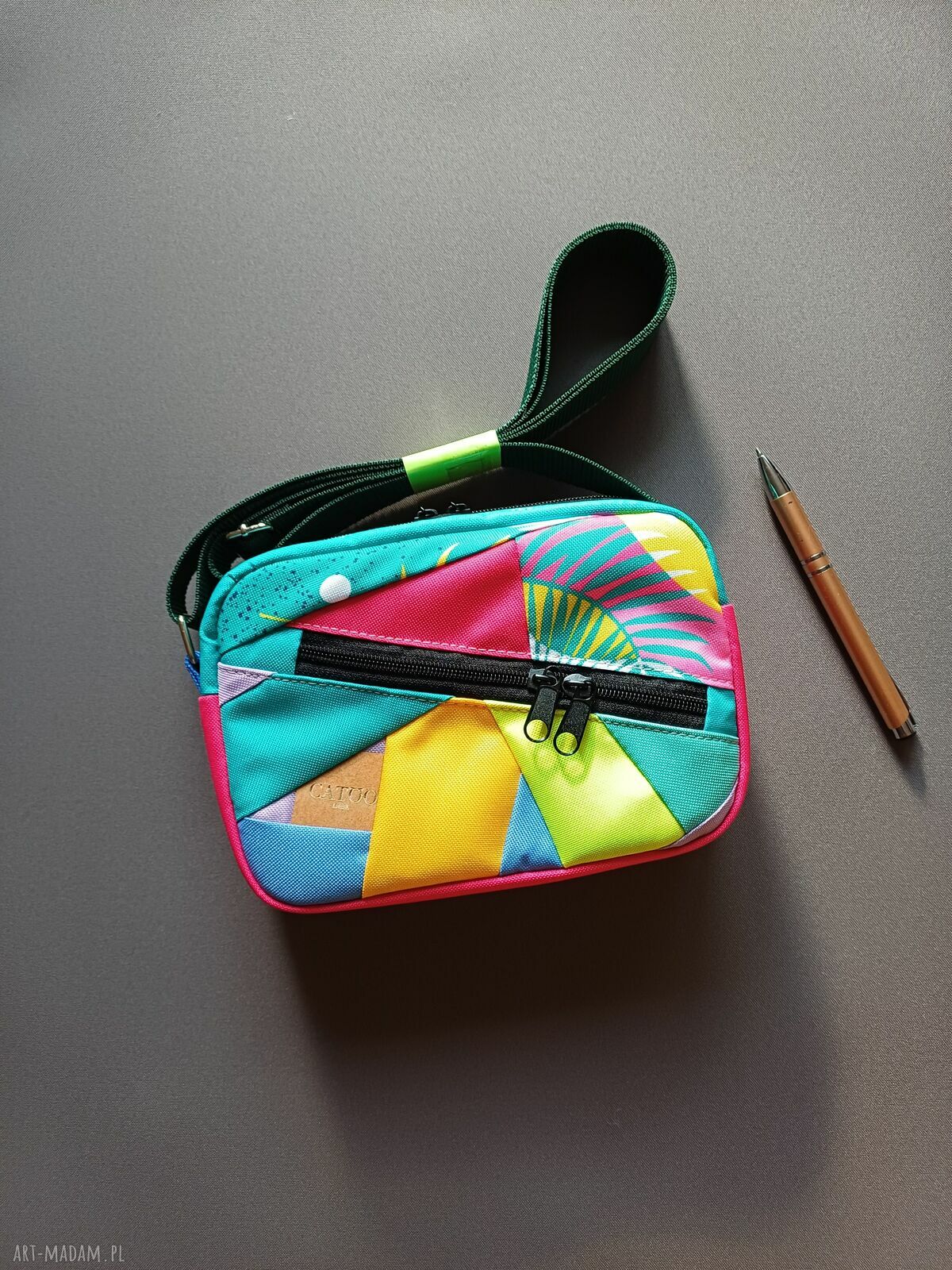Torebka saszetka Play with colors na telefon - wodoodporna i kolorowa na ramię