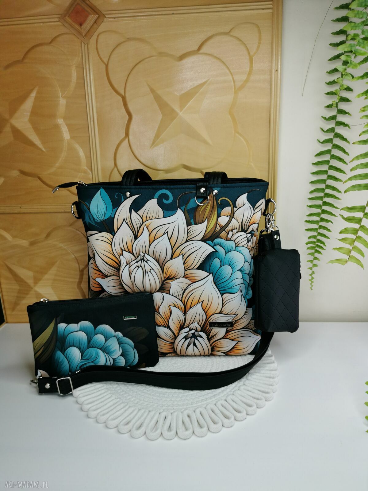 Pojemna shopperka w kwiaty z kosmetyczką i dopinanym portfelikiem