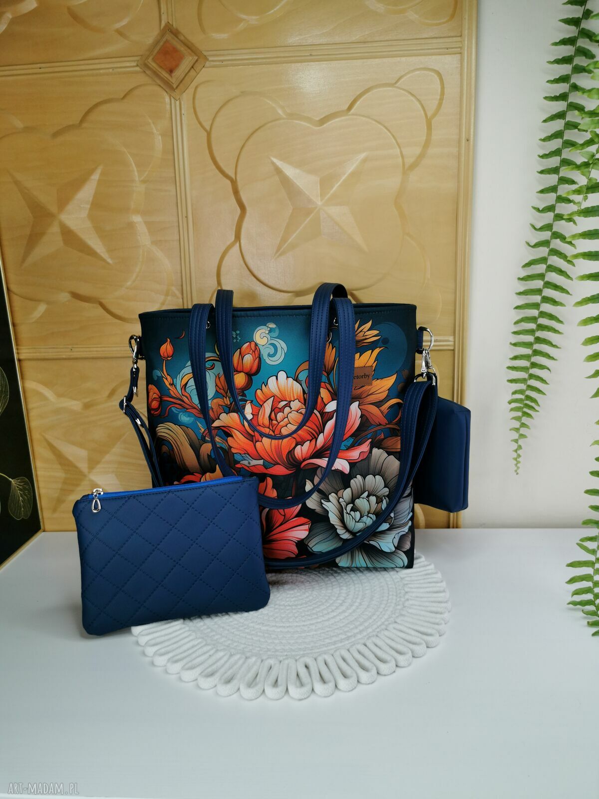 Pojemna torebka shopper w kwiaty z kosmetyczką i dopinanym portfelikiem