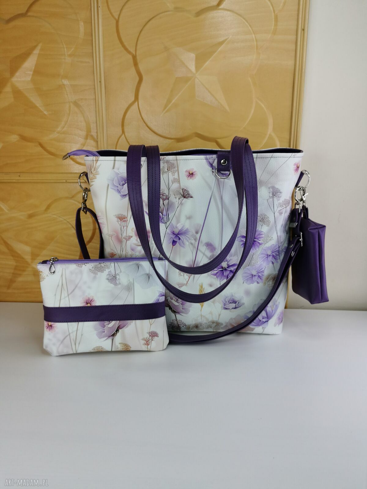 Torebka shopper w kwiaty z kosmetyczką i dopinanym portfelikiem
