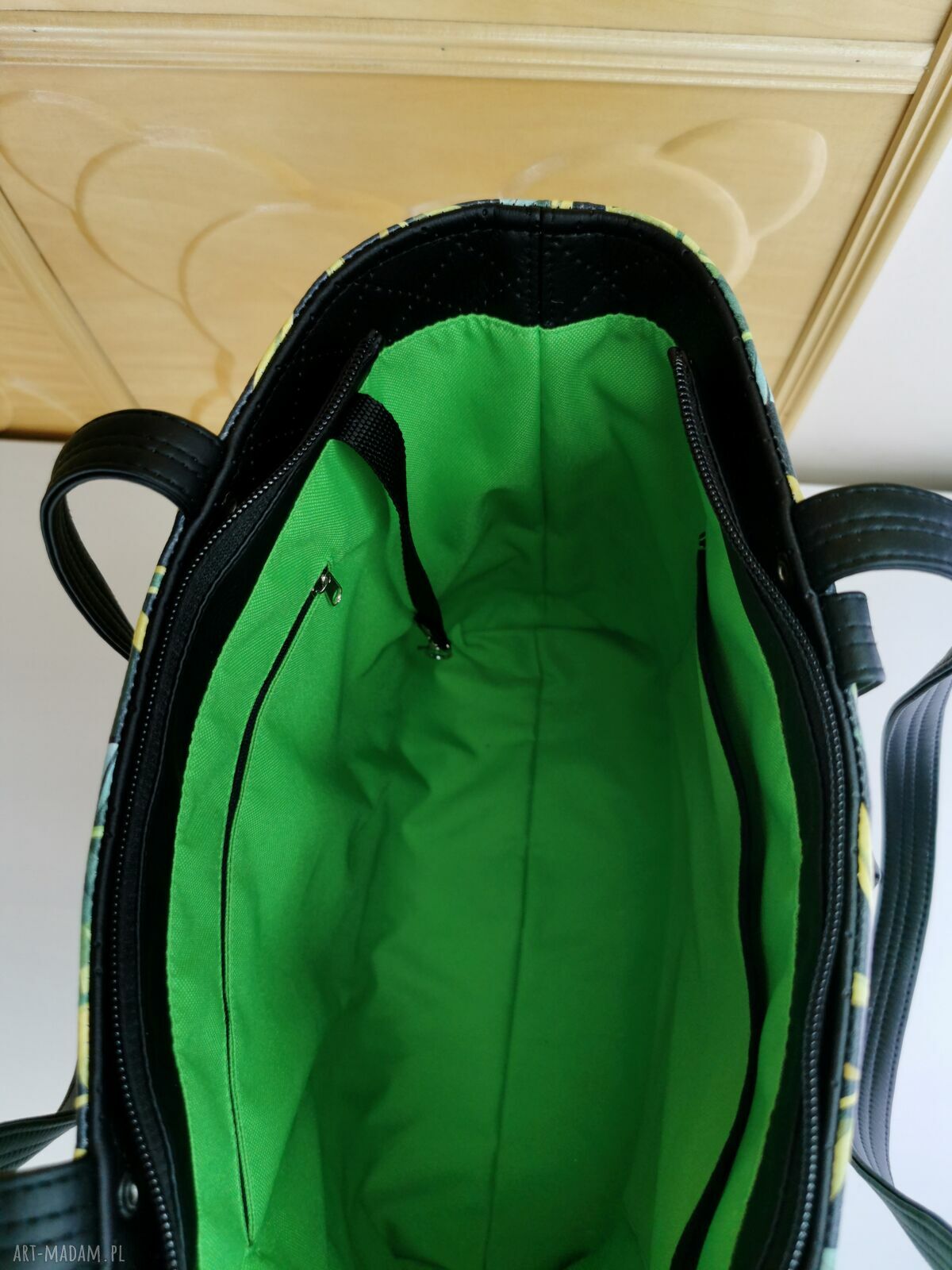 Pojemna torebka shopper na ramię z kosmetyczką i dopinanym portfelikiem