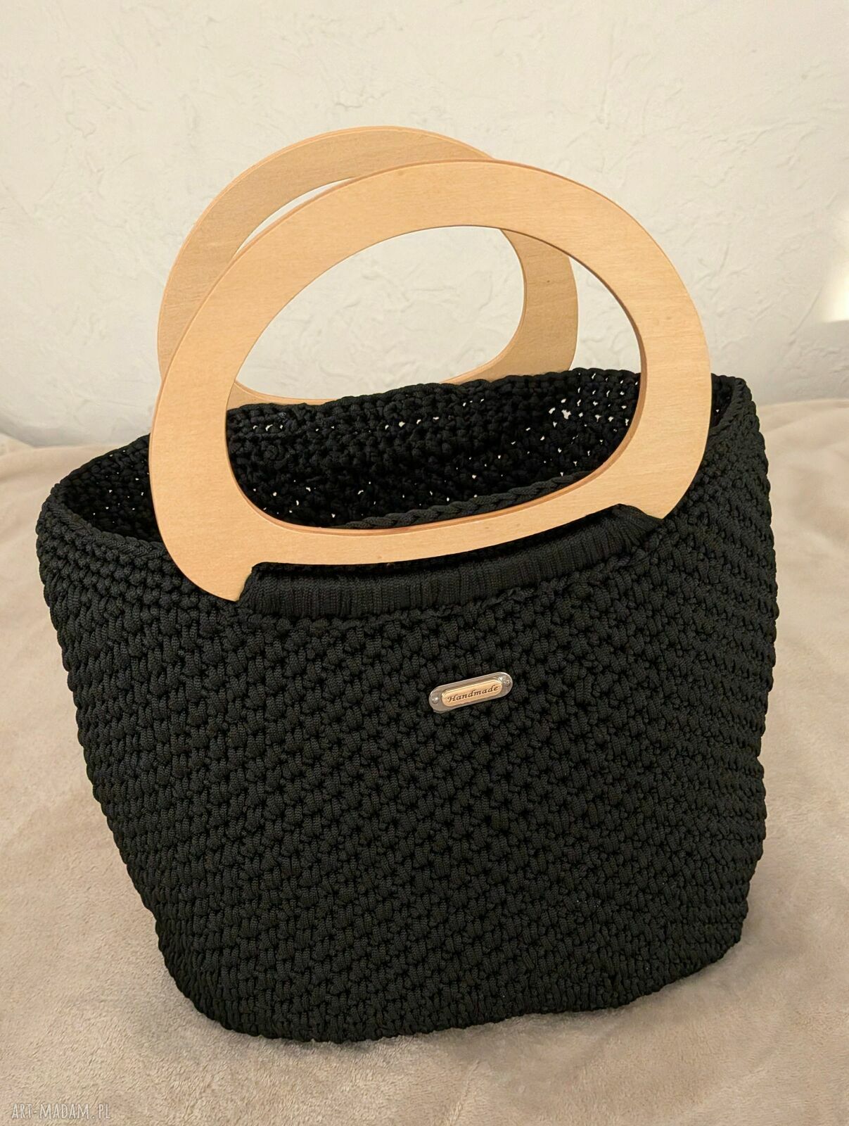 Torebka szydełkowa ze sznurka poliestrowego - czarna, handmade, do ręki z drewnianymi rączkami