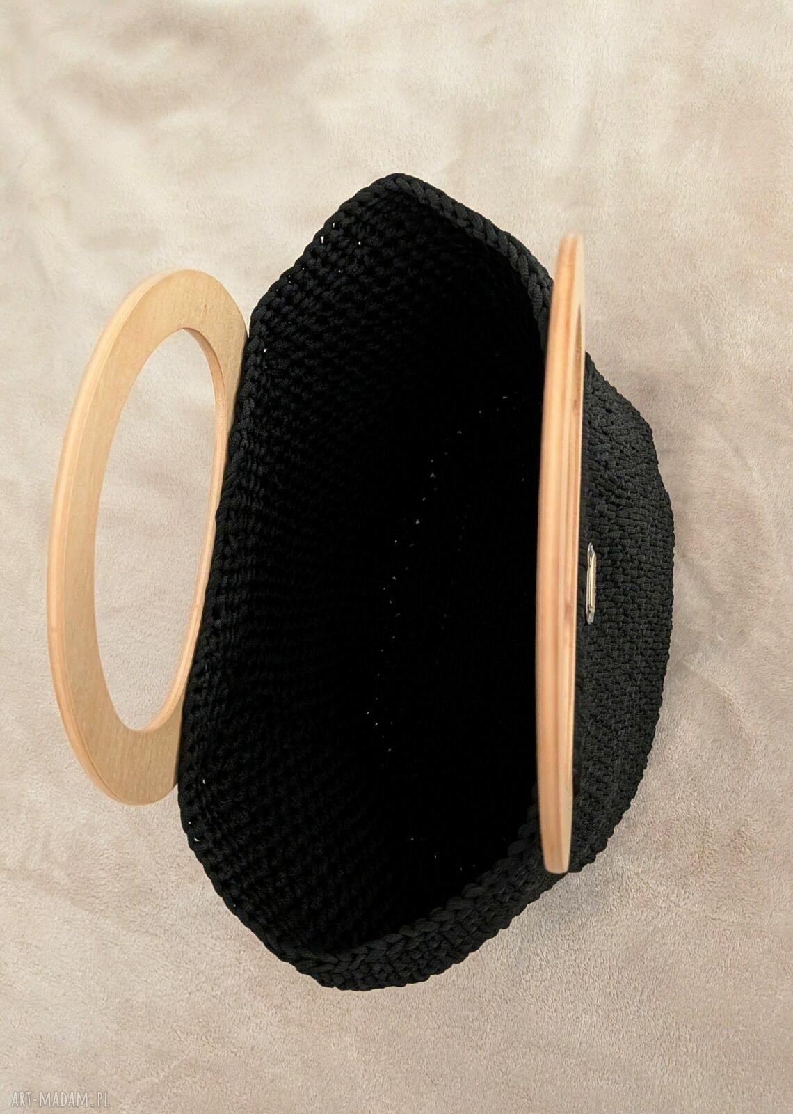 Torebka szydełkowa ze sznurka poliestrowego - czarna, handmade, do ręki z drewnianymi rączkami