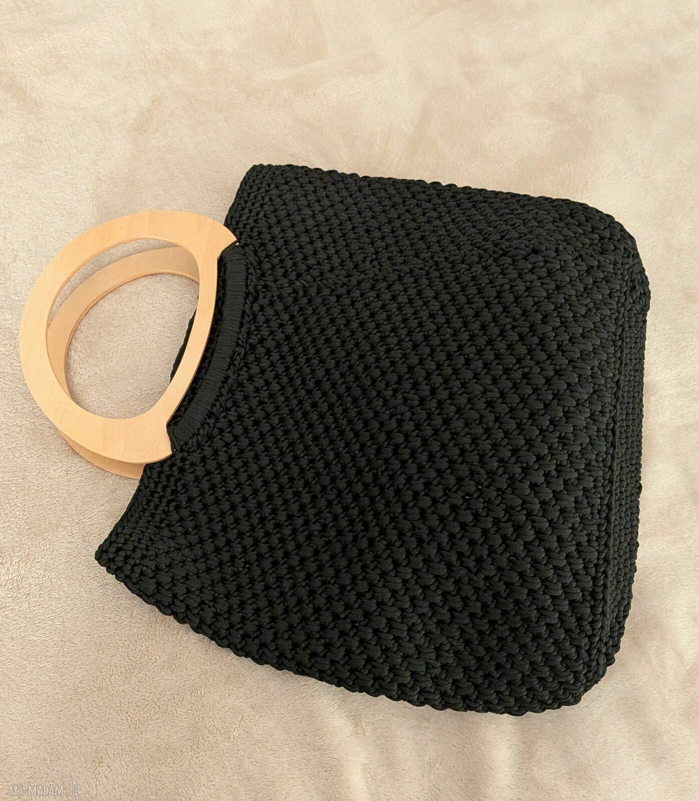 Torebka szydełkowa ze sznurka poliestrowego - czarna, handmade, do ręki z drewnianymi rączkami