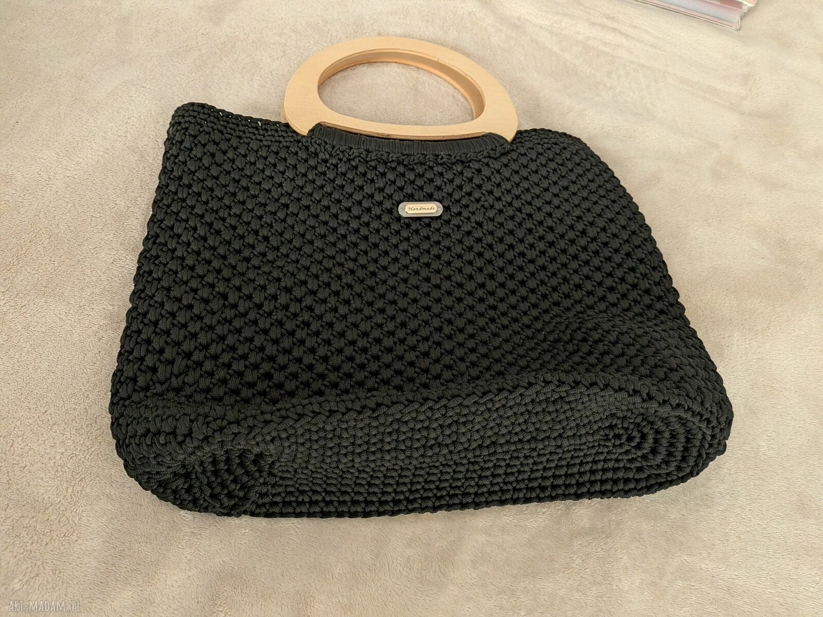 Torebka szydełkowa ze sznurka poliestrowego - czarna, handmade, do ręki z drewnianymi rączkami