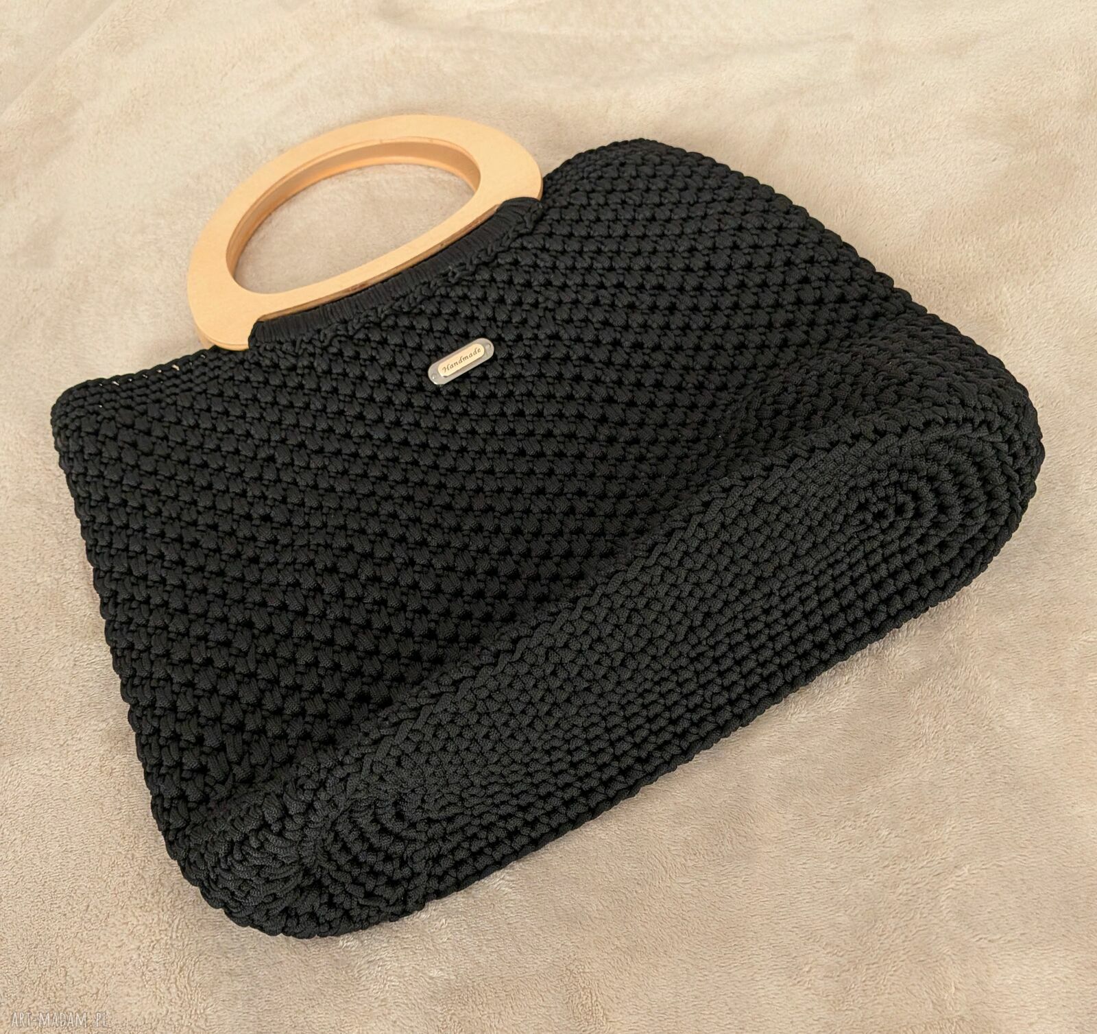 Torebka szydełkowa ze sznurka poliestrowego - czarna, handmade, do ręki z drewnianymi rączkami
