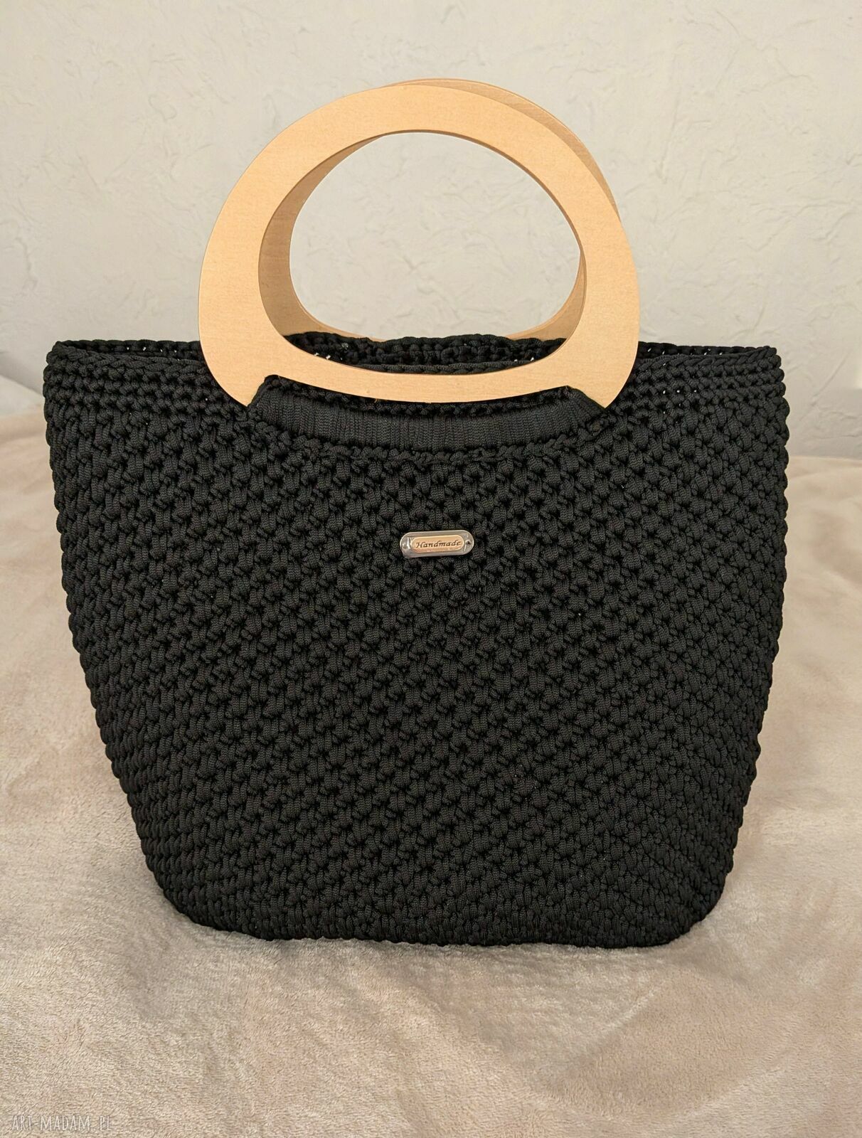 Torebka szydełkowa ze sznurka poliestrowego - czarna, handmade, do ręki z drewnianymi rączkami