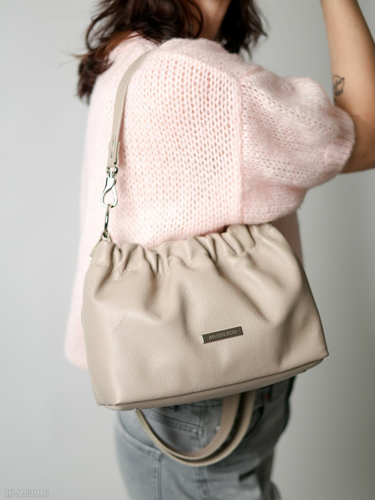 Beżowa torebka typu Cloud Midi na ramię i crossbody ze skóry naturalnej